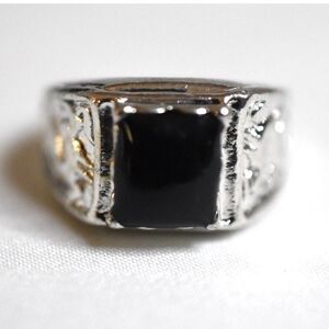 NWOT Art Deco Etched Silver Tone Black Stone Inset Size 11.5 Trendy Signet Ring